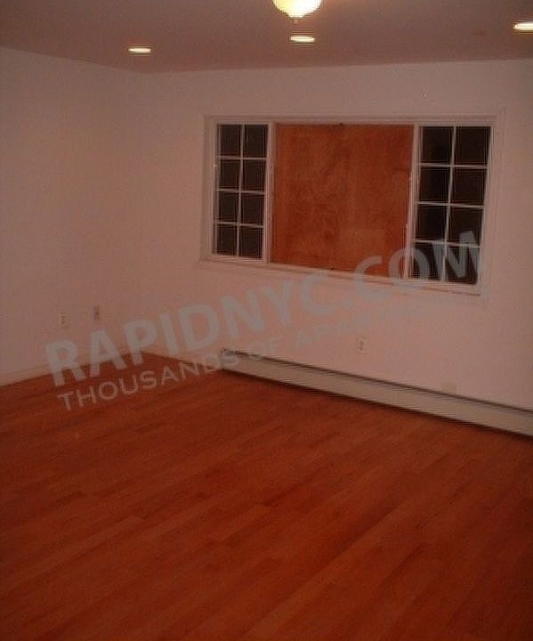 2nd image of 17 E 51st St #1