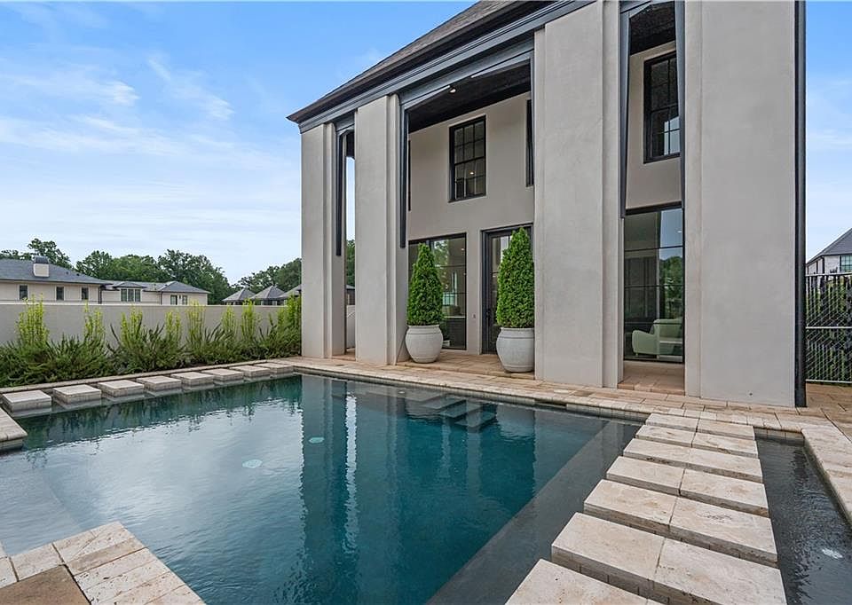 1st image of 220 Guild Ln