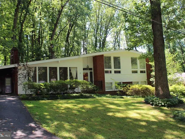 3720 Woodland Cir, Falls Church, VA 22041