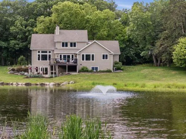 960 S Wayfare TRAIL, Summit, WI 53066