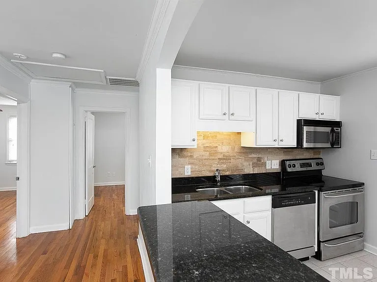 2212 Brewer St — Photo 9