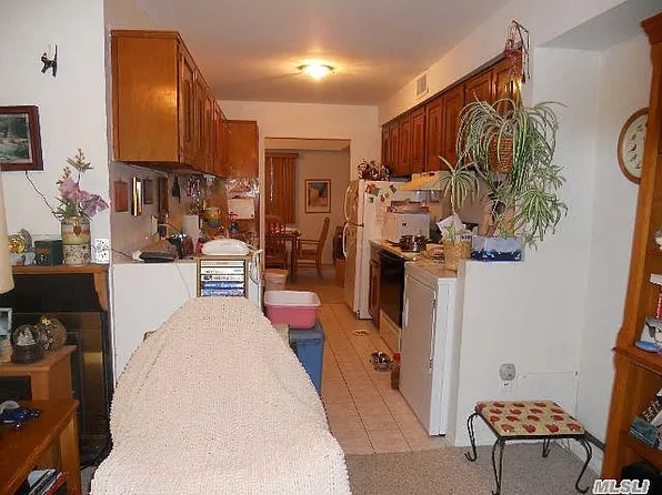197 Hill Cir, Calverton, NY 11933