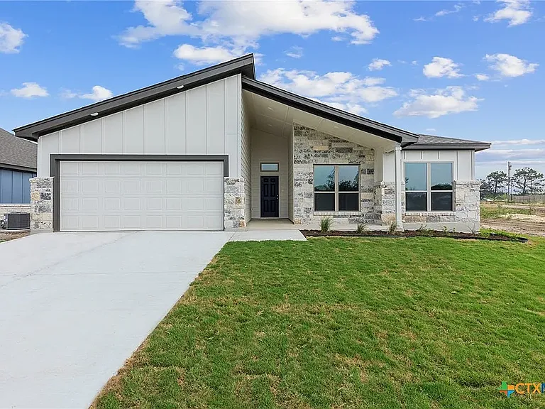 920 Campbelton Dr — Photo 1