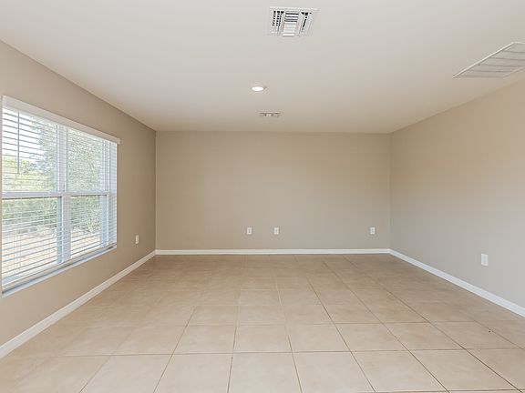 4th image of 548 Woodview Dr