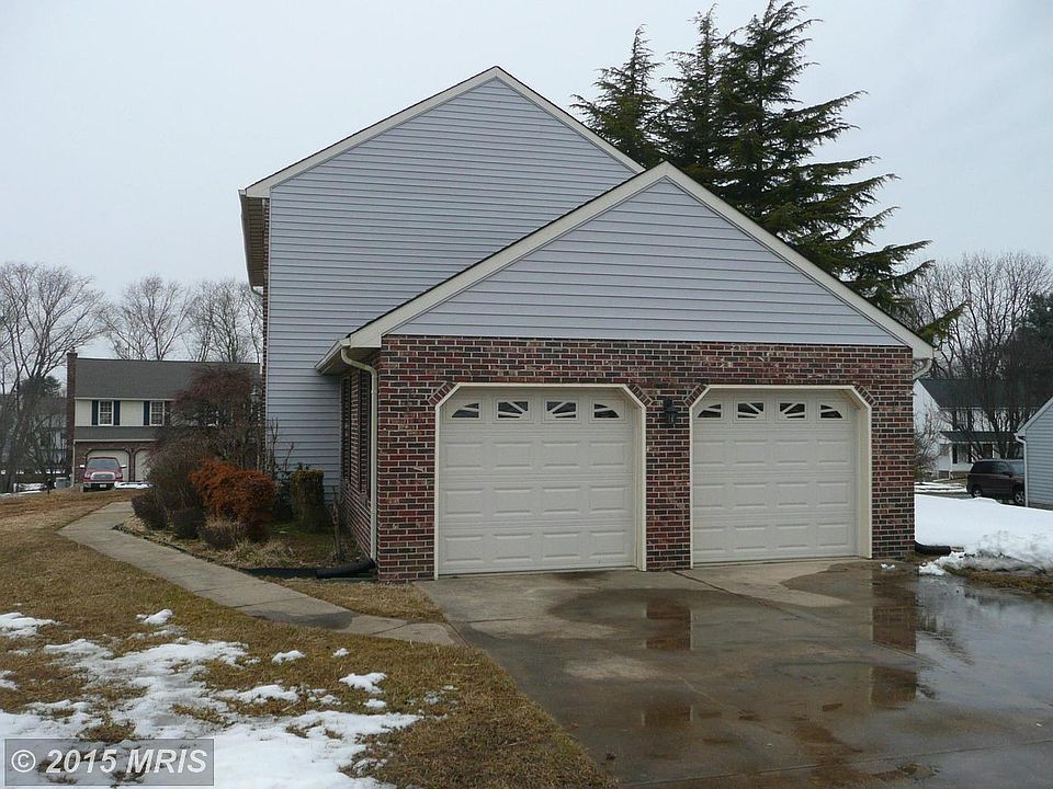 1st image of 901 Clymer Ct