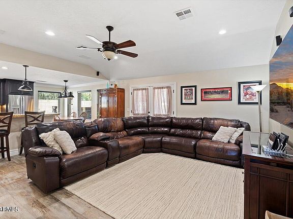 5th image of 213 E Avenida Sierra Madre --