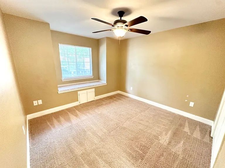 2308 W Hickory St — Photo 10