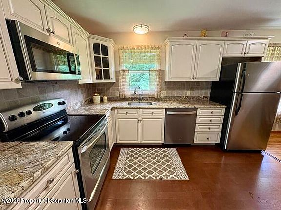5th image of 305 N Stanton Rd