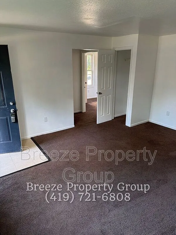3 bed, 2.0 bath, 1079 sqft, $975 — Photo 2