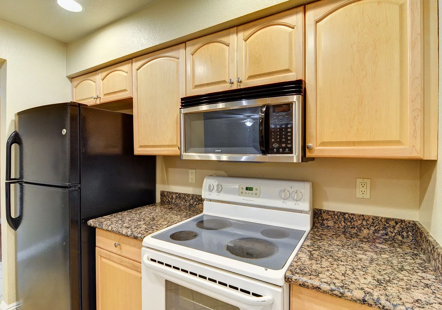 1150 N Buffalo Dr — Photo 4