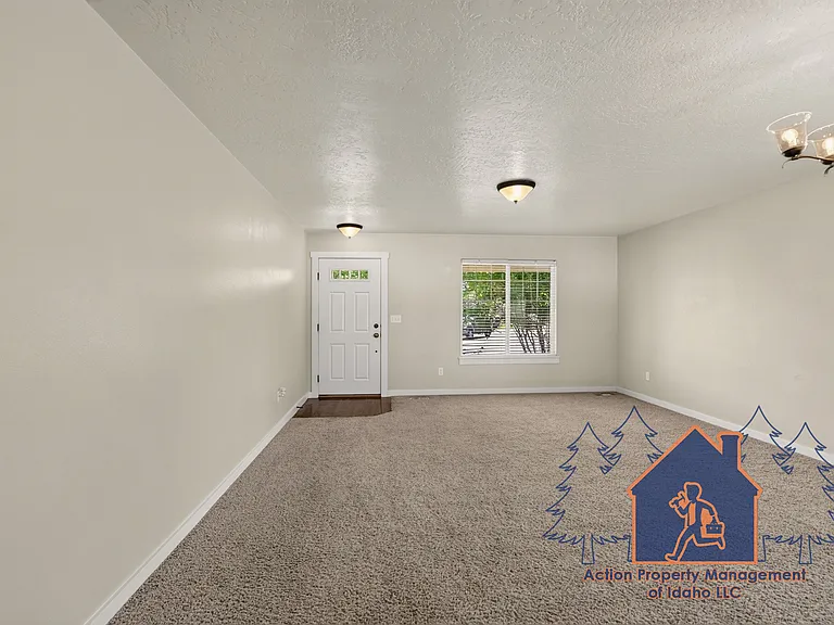 3170 N Lancer Ave — Photo 6
