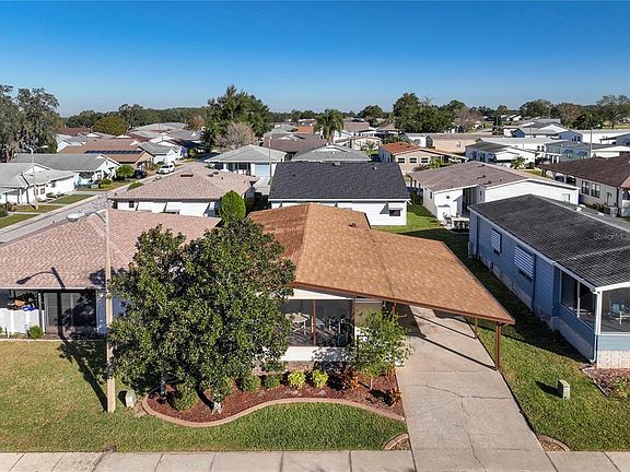3rd image of 2225 Sea Island Cir N