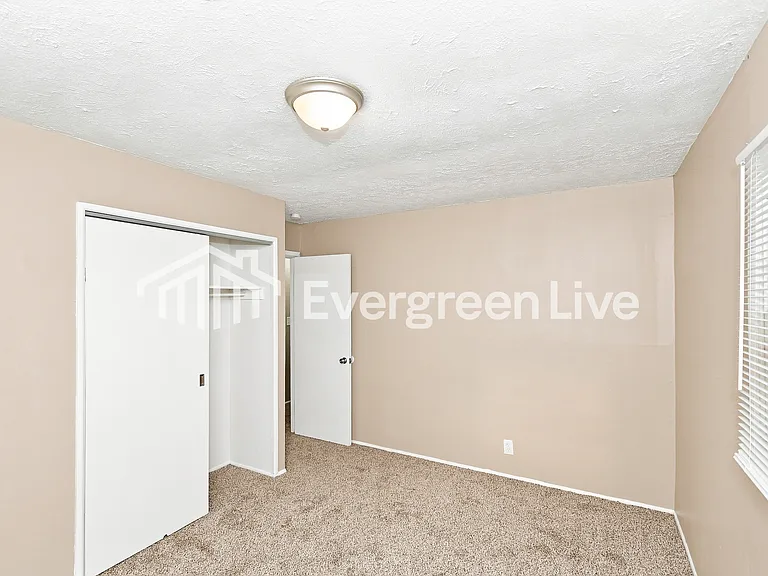 5543 E 42nd St — Photo 7