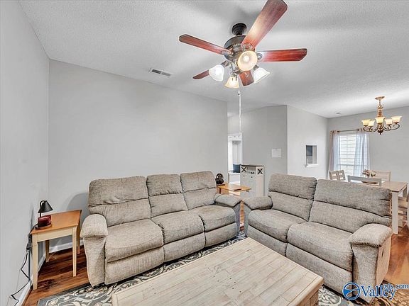 4th image of 110 Bentworth Ln
