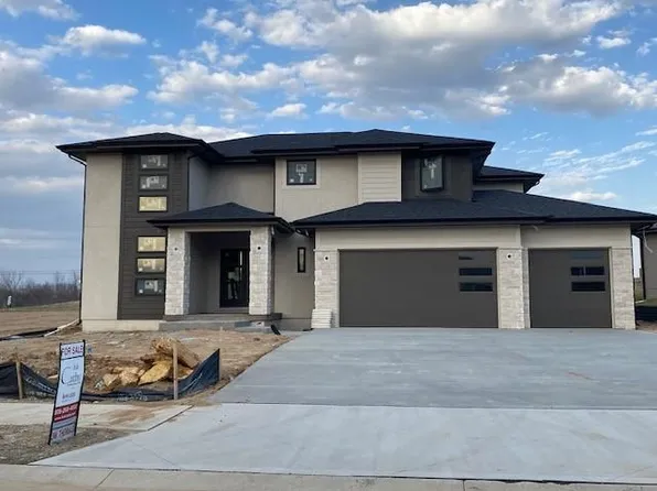 2517 NE Woodland Oak Cir, Lees Summit, MO 64086