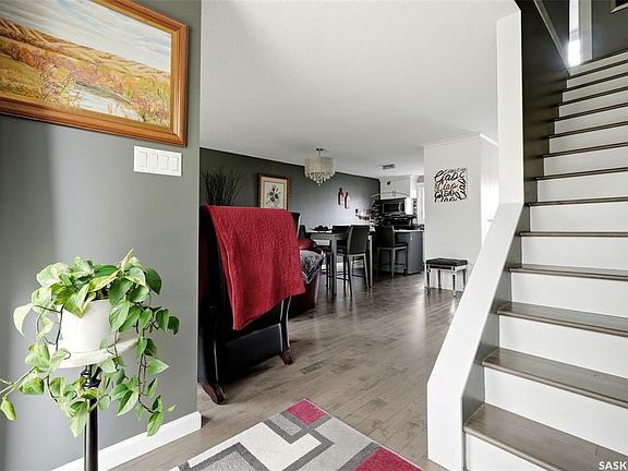 3rd image of 35 Spruceview ROAD