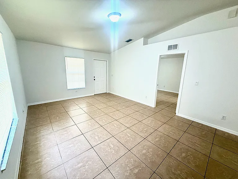 319 Gordon Ave S — Photo 5