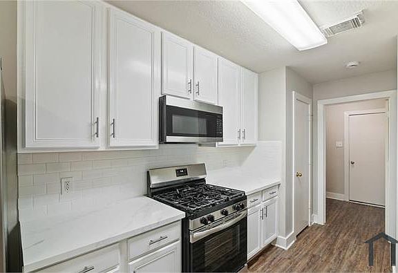 2nd image of 19823 Crested Hill Ln