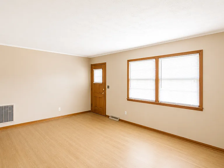 900 Hamlet Ave — Photo 4