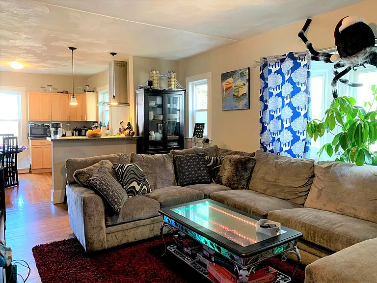 19 Curtis St #1A — Photo 4