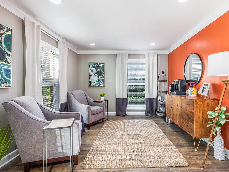 Oak Hollow Apartments — Photo 36