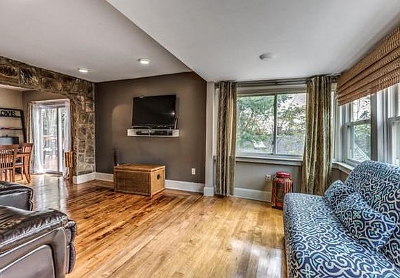 5th image of 109 Fells Ave
