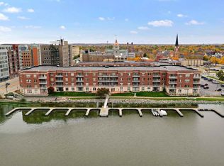 118 S Washington St #305B, Green Bay, WI 54301