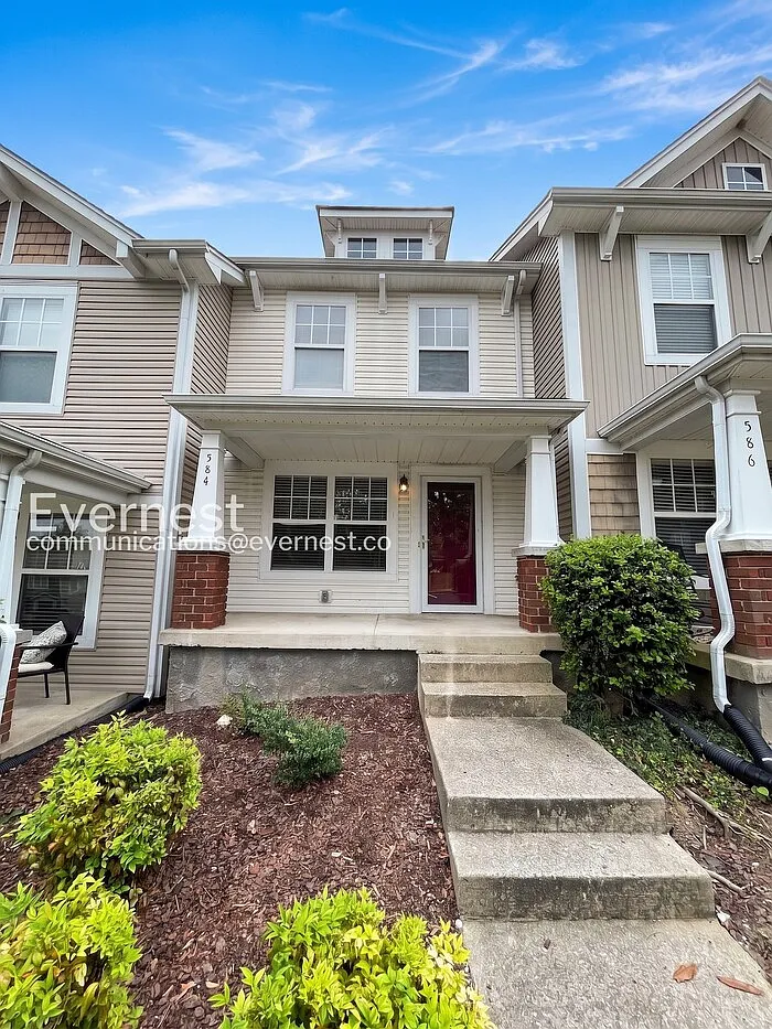2 bed, 2.5 bath, 1216 sqft, $1,645 — Photo 1