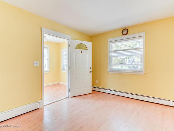 3rd image of 10 Cedar Dr