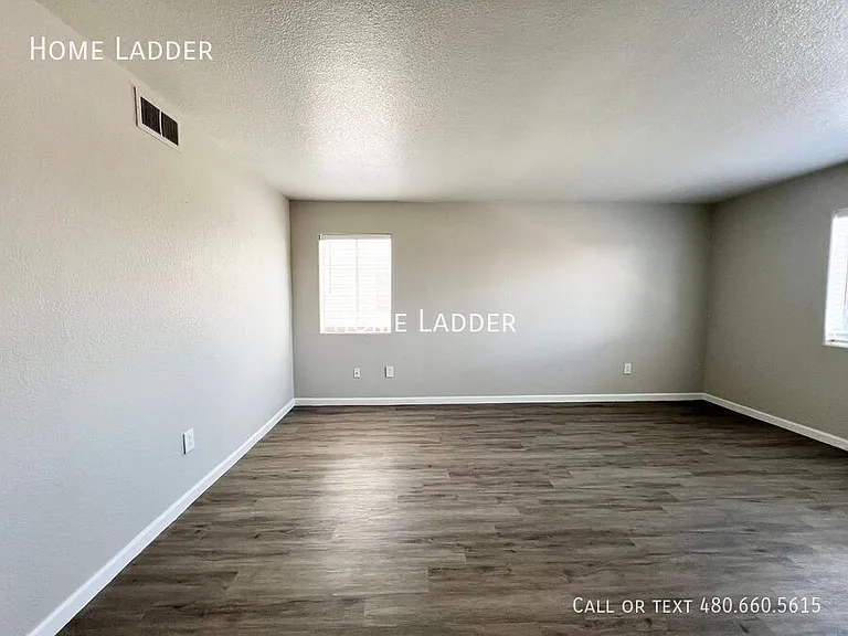 4959 S Park Ave #104 — Photo 4