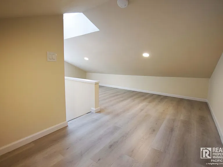 1710 Martin Luther King Jr Way — Photo 14