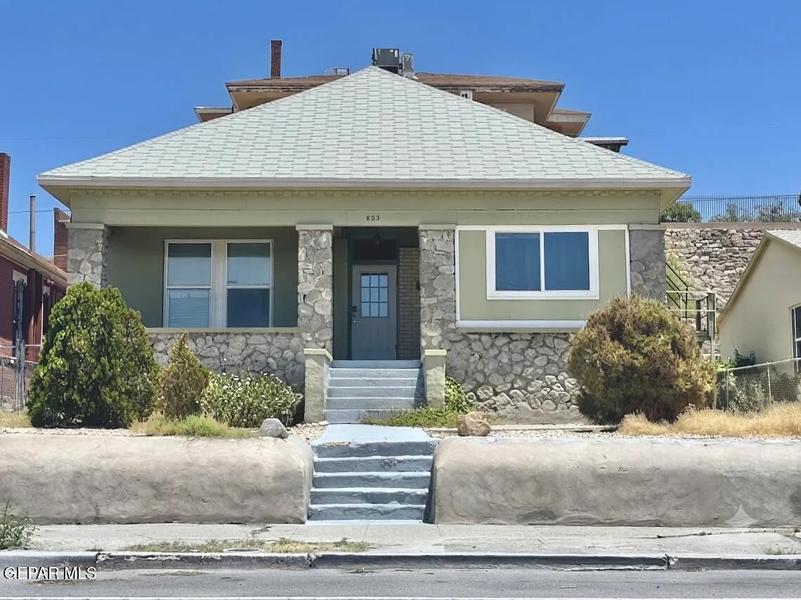 1 bed, 1.0 bath, 400 sqft, $500 — Photo 1