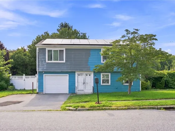 23 Hornbeam Dr, Cranston, RI 02921
