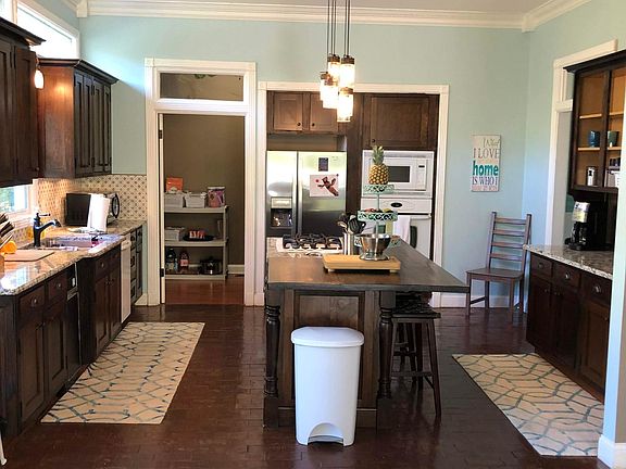 Kitchen with island
