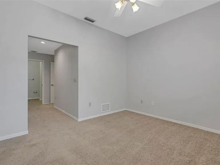4044 Penshurst Park — Photo 40