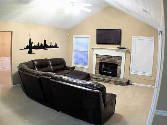 4th image of 2448 Swan Lake Dr