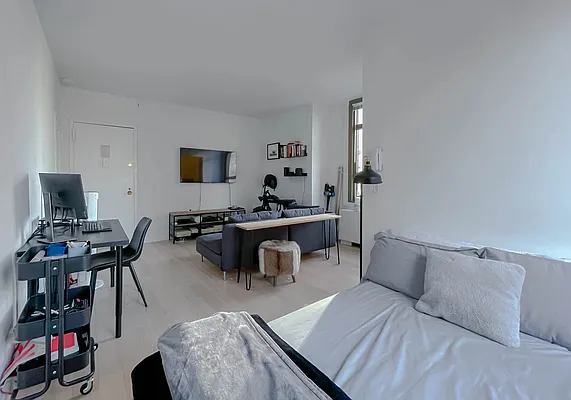 Rented by Brown Harris Stevens | media 7