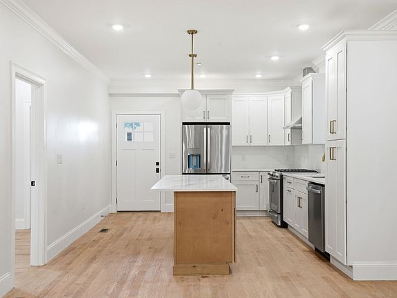 4th image of 13 Langmaid Ave #1