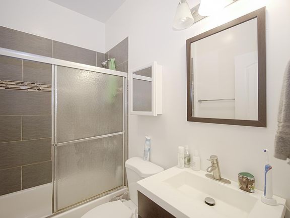 3rd image of 1544 W Wabansia Ave #1