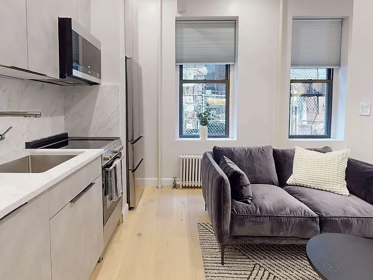 240 E 28th St #2 — Photo 1