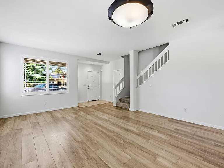 552 Stonehaven Ct — Photo 6