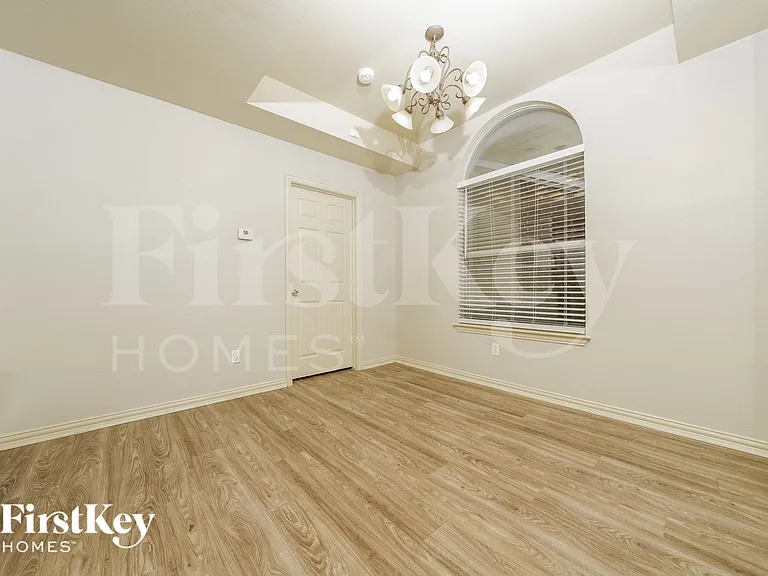 804 Center St — Photo 6