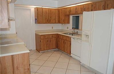 5th image of 405 Ringwood Cir