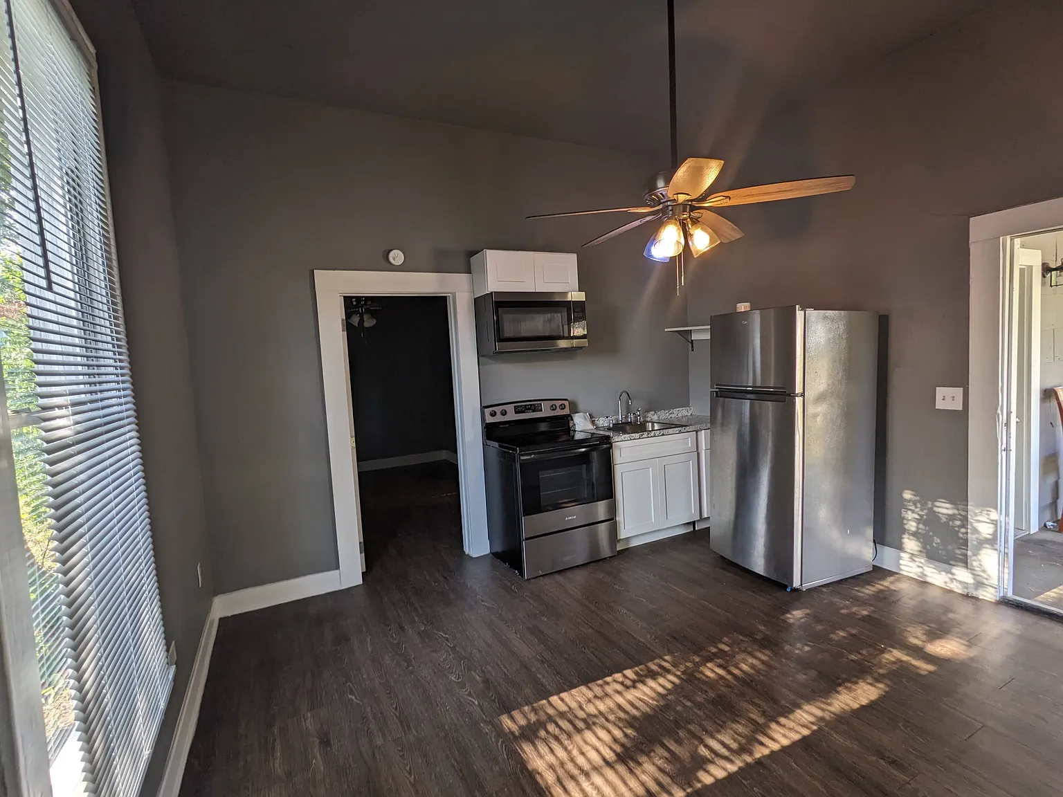 1 bed, 400 sqft, $735 — Photo 3