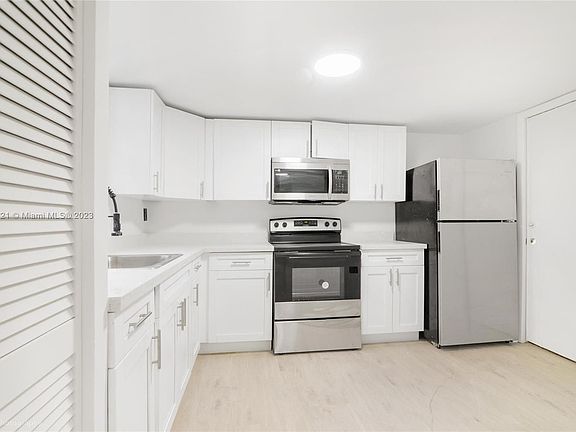 2nd image of 12215 W Dixie Hwy #202