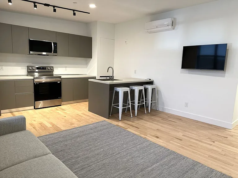 44 Warren St #308 — Photo 2