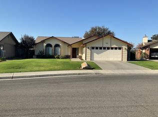 1990 Roland Dr, Hanford, CA 93230