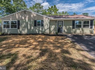332 Thornridge Dr, Levittown, PA 19054