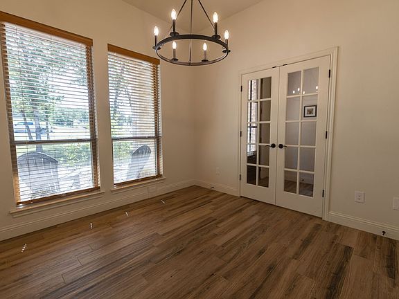 5th image of 1013 Churchill Ln