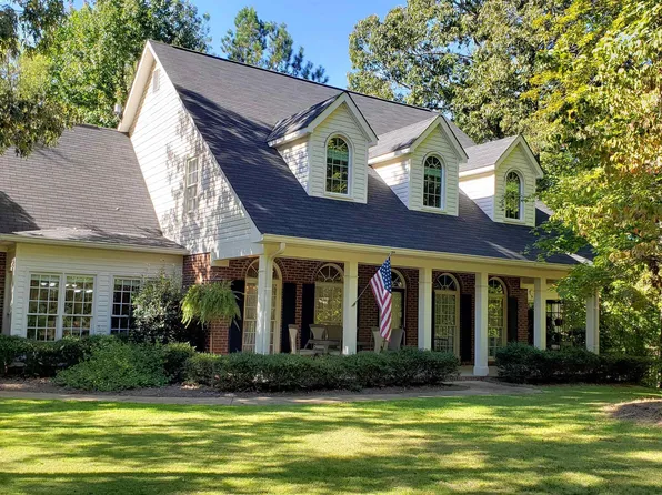 102 Canterbury Dr, Lagrange, GA 30241